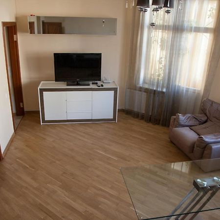 Two Bedroom Apartment With Balcony كييف المظهر الخارجي الصورة