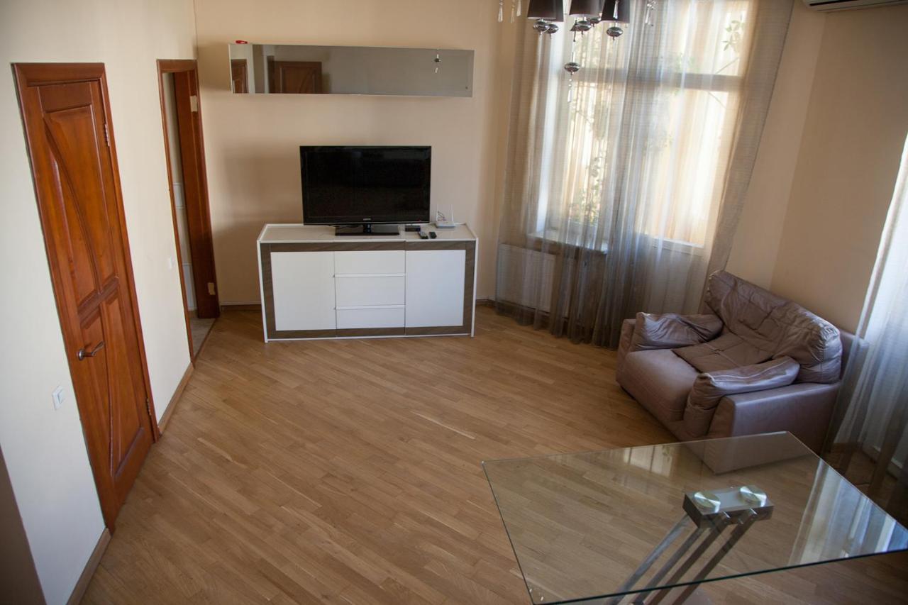Two Bedroom Apartment With Balcony كييف المظهر الخارجي الصورة