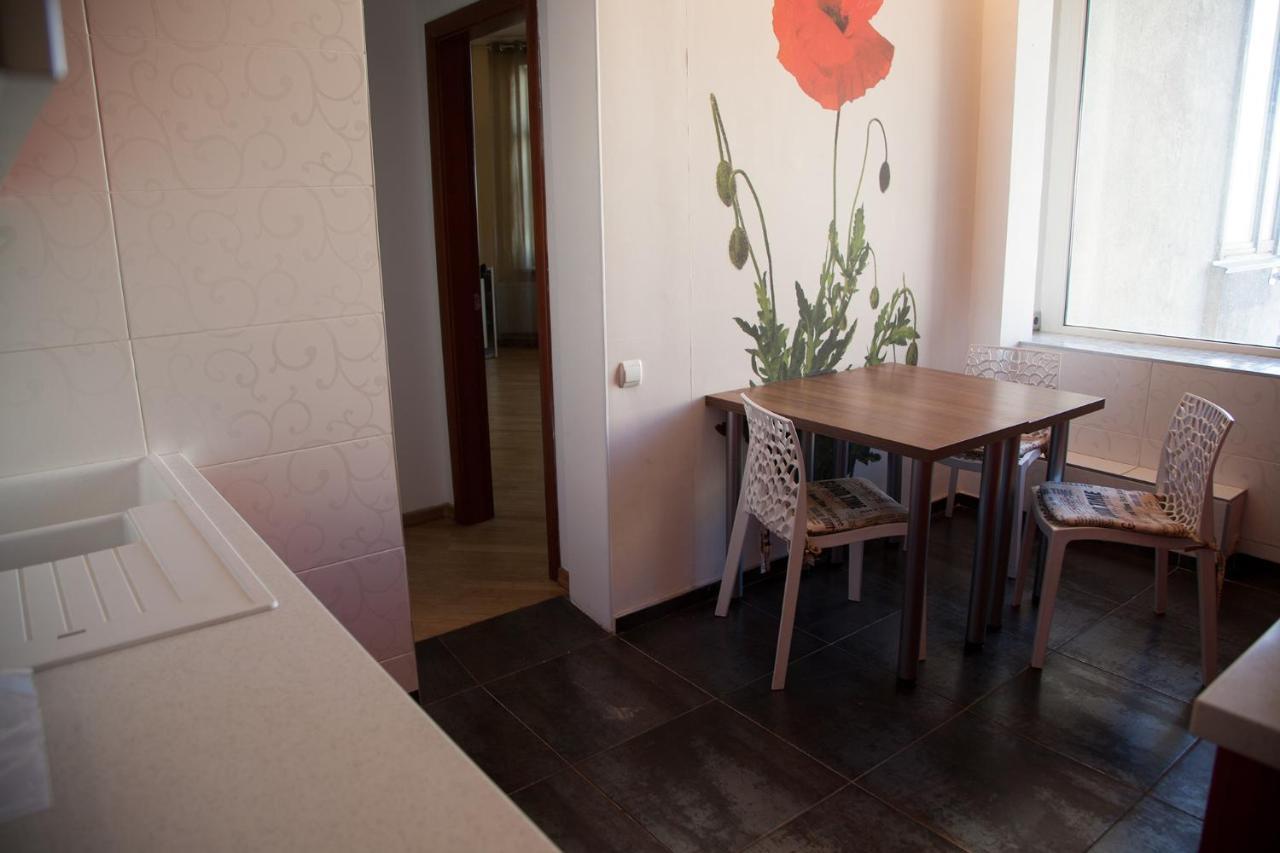 Two Bedroom Apartment With Balcony كييف المظهر الخارجي الصورة