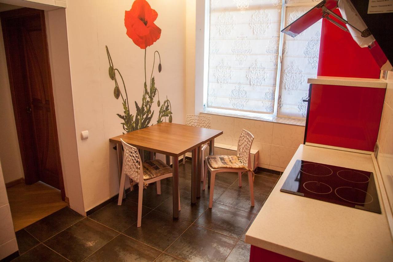 Two Bedroom Apartment With Balcony كييف المظهر الخارجي الصورة